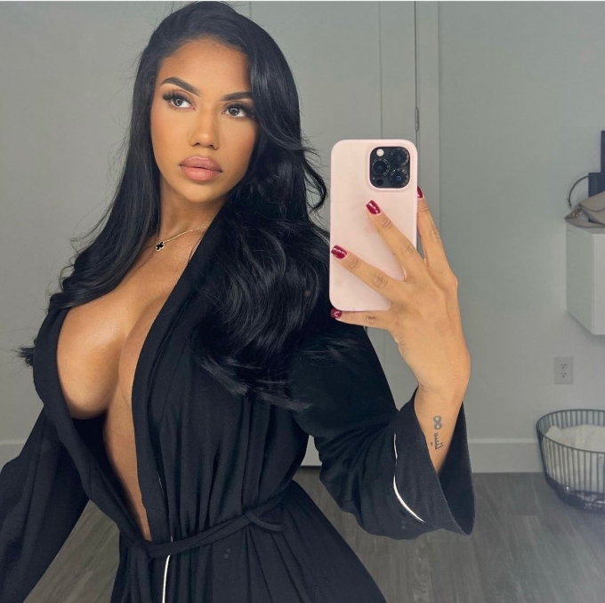 alicia-mulata-hermosa-recien-llegada_m1.jpg