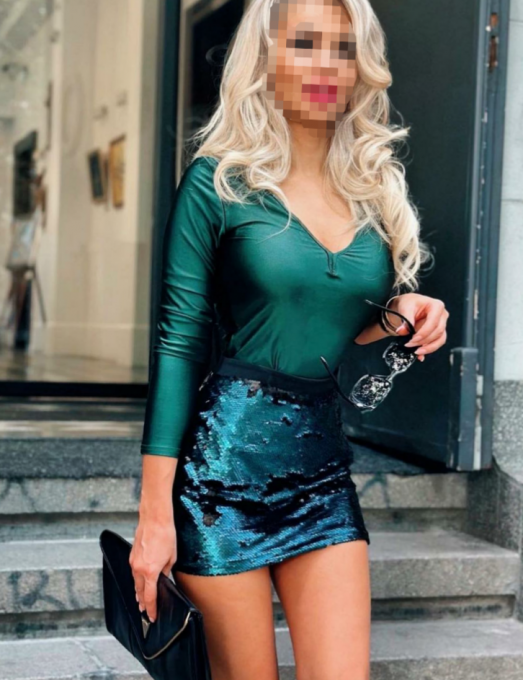 anna-rusa-hermosa-y-educada-rubia-hijos-azules_m3.png