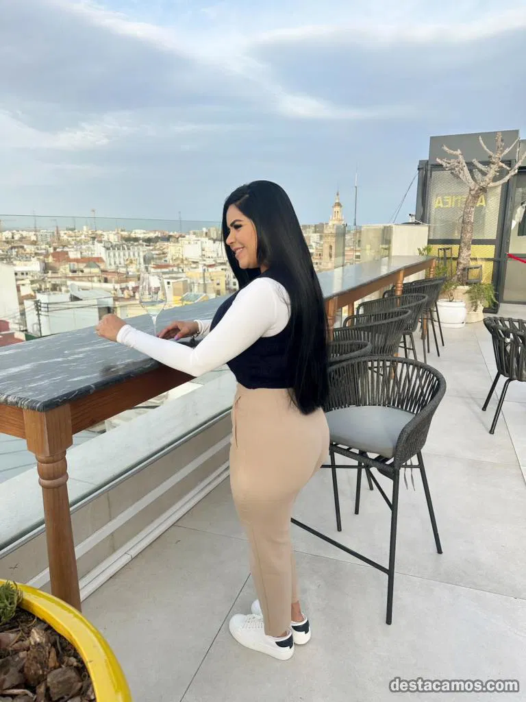 647982133-escort-en-valencia-Cc5QYa.webp